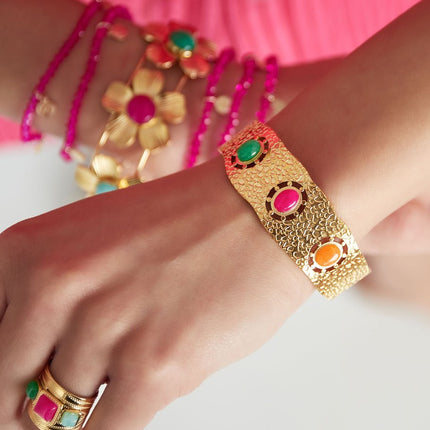 Bohemian Armband - Goudkleurig Stainless Steel met 3 Steentjes (Groen, Roze, Oranje) - 1,8 cm x 5 cm