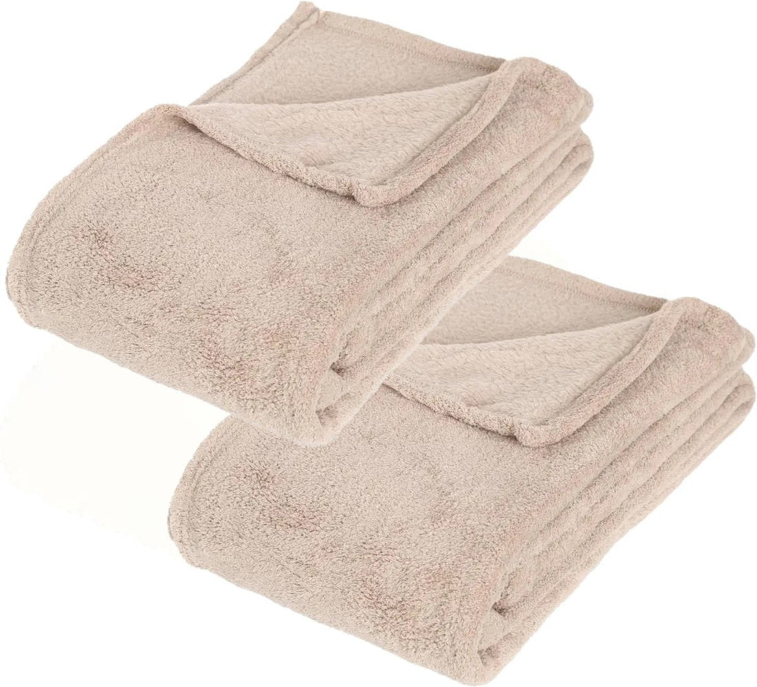 Atmosphera Couverture ou plaid en molleton poilu - 2x - beige - 125 x 150 cm - polyester - Couverture de canapé - Plaid en molleton