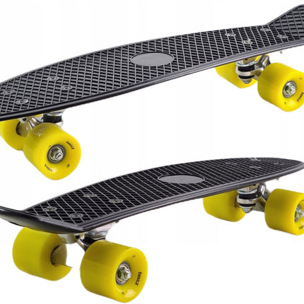 Kiamo Pennyboard – Mini Skateboard 57cm – Zwart Deck met Gele Wielen – ABEC-5 – PU-dempers – Max. 100kg
