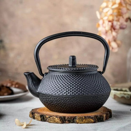 Kinghoff Gietijzeren Theepot met Filter - 0,3 Liter (KH1817) - Inclusief Suiker- en Theebakjes met Houten Deksels - Traditioneel Design met Moderne Functionaliteit