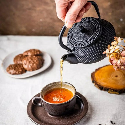 Kinghoff Gietijzeren Theepot met Filter - 0,3 Liter (KH1817) - Inclusief Suiker- en Theebakjes met Houten Deksels - Traditioneel Design met Moderne Functionaliteit
