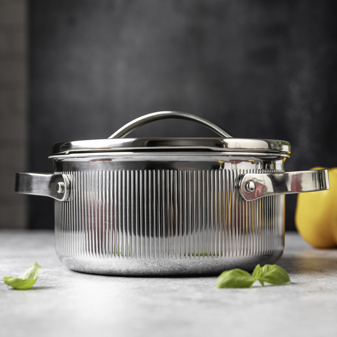 Vcasa kookpan 18 cm met afgietdeksel, 2,1 liter, rvs tri-ply, Velora