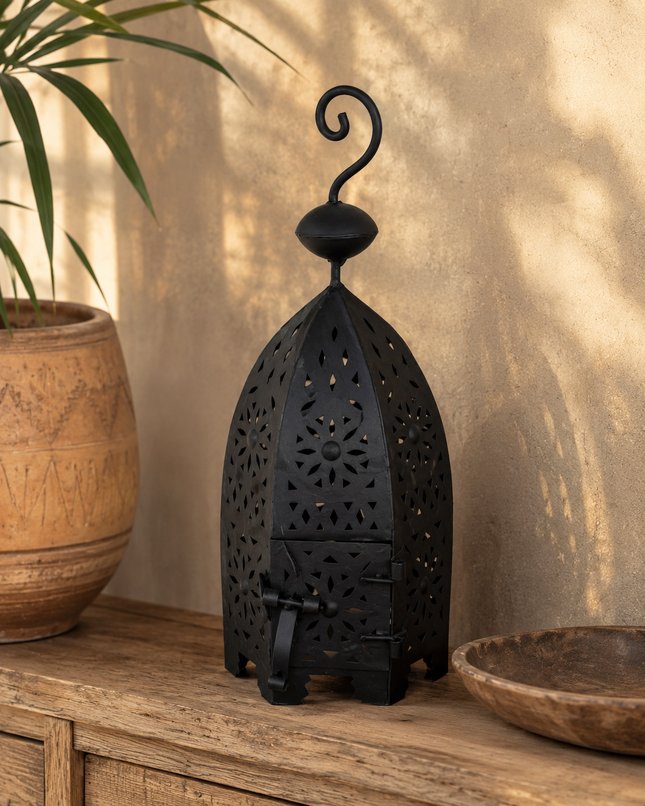 Handgemaakte Marokkaanse Lantaarn – Zwart Metaal – Zeshoekige Kaarshouder – 42 cm