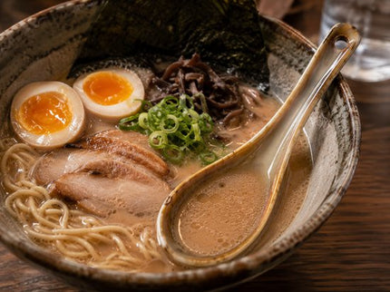 MPLCo - Ramen Lepel - Keramische Ramen Lepel - Aziatische Soeplepel - Japanse Noodle Lepel - Voor Ramen, Soep, Bouillon & Noedels - Vaatwasser, Oven & Magnetronbestendig - 16 x 4.5 cm - Lichtbruin