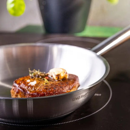 Kinghoff - KH-2018 - Pan - Koekenpan met Stalen Handvat - Zonder Antiaanbaklaag - Inductie Geschikt - Hoge Temperatuur tot 240°C - Voor Vlees, Vis & Groenten - 21CT, RVS - Ø20 cm - Zilver