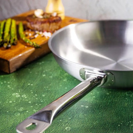 Kinghoff - KH-2019 - Pan - Koekenpan met Stalen Handvat - Zonder Antiaanbaklaag - Inductie Geschikt - Hoge Temperatuur tot 240°C - Voor Vlees, Vis & Groenten - 21CT, RVS - Ø24 cm - Zilver