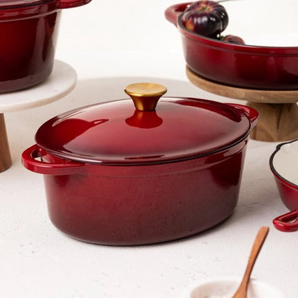 HOMLA - Andreas Gietijzeren Braadpan - Cast Iron Stoofpan - Dutch Oven met Deksel - voor Oven & Inductie - Warmtevasthoudende Braadpan - Ovaal - 4.5 Liter - 34.5 x 22.2 x 11 cm - Ombre Bordeaux