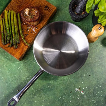 Kinghoff - KH-2018 - Pan - Koekenpan met Stalen Handvat - Zonder Antiaanbaklaag - Inductie Geschikt - Hoge Temperatuur tot 240°C - Voor Vlees, Vis & Groenten - 21CT, RVS - Ø20 cm - Zilver