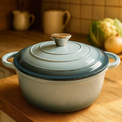 Hage - Kookpan - Gietijzeren Pot met Deksel - Geëmailleerd - Inductie & Oven Geschikt - Inclusief Mini Ovenhandschoenen & Onderzetter - Voor Braden, Stoven, Soep & Brood - 5 Liters - Ø26 cm - Mintgroen
