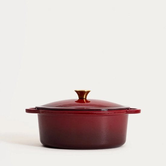 HOMLA - Andreas Gietijzeren Braadpan - Cast Iron Stoofpan - Dutch Oven met Deksel - voor Oven & Inductie - Warmtevasthoudende Braadpan - Ovaal - 4. 5 Liter - 34,5 x 22,2 x 11 cm - Ombre Bordeaux
