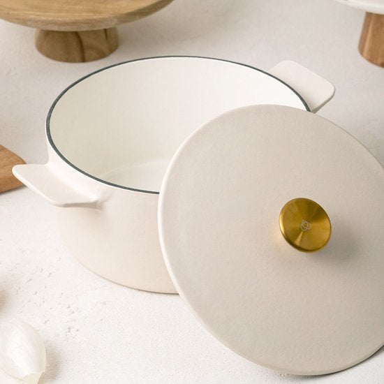 Homla - Andreas Gusseisentopf - Bräter aus Gusseisen - Inklusive Deckel – Geeignet für alle Herdarten & Backofen - 5L - Ø25 x 11,5 cm - Beige Matt