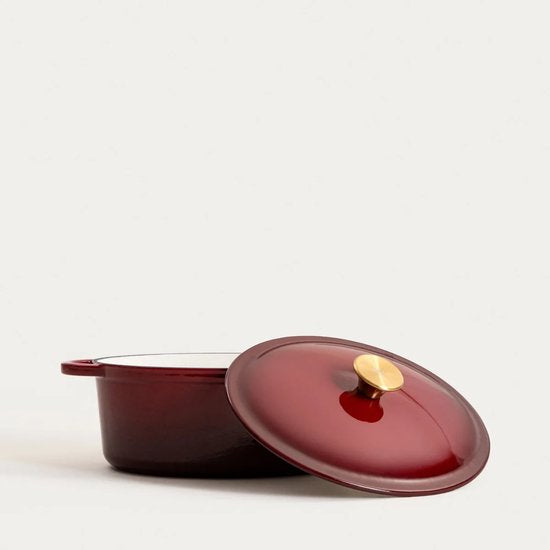 HOMLA - Andreas Gietijzeren Braadpan - Cast Iron Stoofpan - Dutch Oven met Deksel - voor Oven & Inductie - Warmtevasthoudende Braadpan - Ovaal - 4. 5 Liter - 34,5 x 22,2 x 11 cm - Ombre Bordeaux