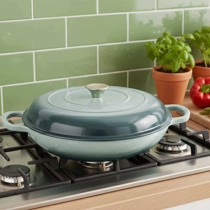 Hage - Braadpan - Lage Gietijzeren Braadpan met Deksel - Geëmailleerd - Oven & Inductie Geschikt - Voor Braden, Stoven en Ovenschotels - 3 Liters - 40.5 x 30 x 10.5 cm - Mintgroen
