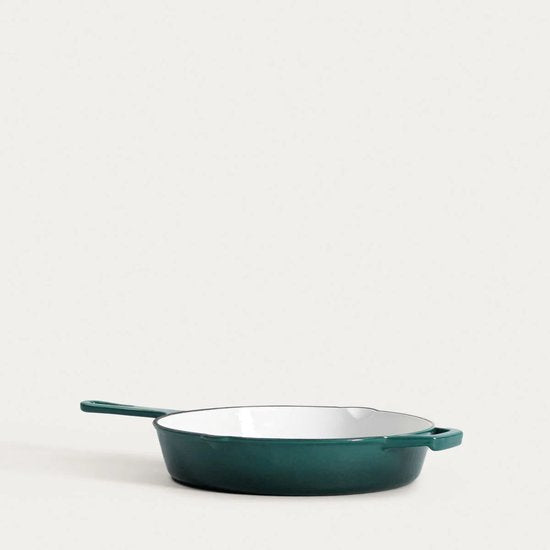 Homla – Andreas gusseiserne Pfanne – Bratpfanne aus Gusseisen – Ofenfest bis 220 °C – Steak- oder Bratpfanne für Induktion geeignet – Langlebige Bratpfanne – Ø 26 x 5 cm – Grün emaillierte Pfanne