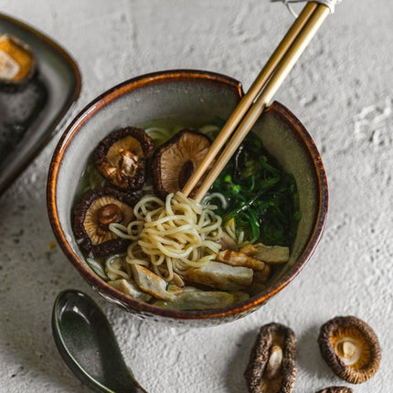 MPLCo - Ramen Lepel - Keramische Ramen Lepel - Aziatische Soeplepel - Japanse Noodle Lepel - Voor Ramen, Soep, Bouillon & Noedels - Vaatwasser, Oven & Magnetronbestendig - 16 x 4.5 cm - Groen