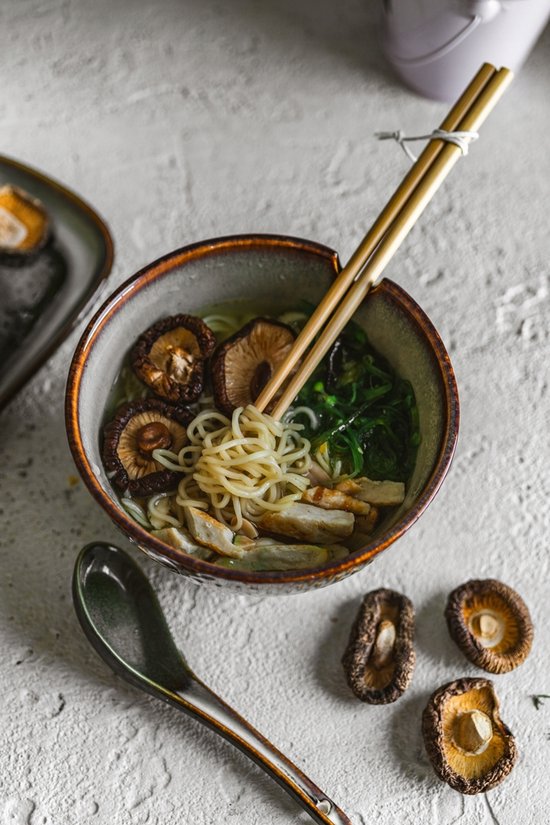 MPLCo - Ramen Lepel - Keramische Ramen Lepel - Aziatische Soeplepel - Japanse Noodle Lepel - Voor Ramen, Soep, Bouillon & Noedels - Vaatwasser, Oven & Magnetronbestendig - 16 x 4,5 cm - Groen