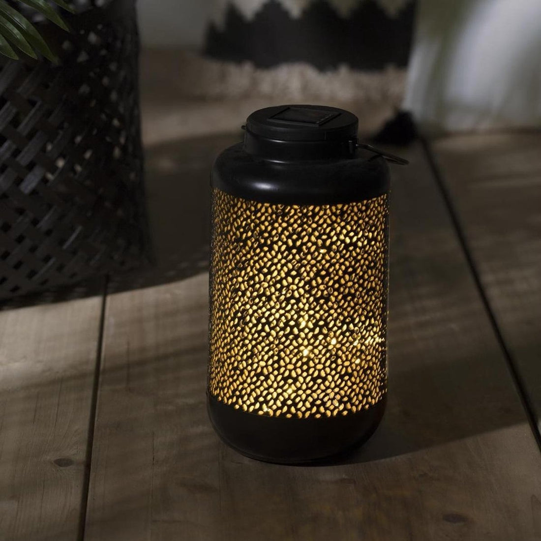 Lanterne solaire en métal, hauteur 25,5 cm, 12 cm de largeur, 12 cm de longueur, noir