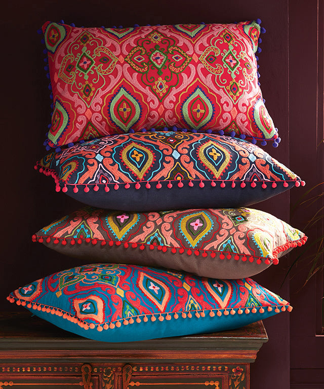 Housse de coussin brodée motif oriental 40x60cm