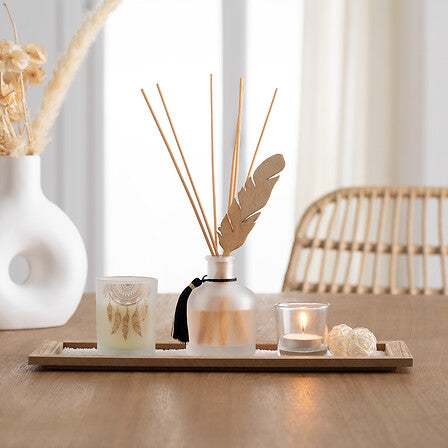 Geursensatie op een leuk plateautje - Parfum diffuser en Geurkaars pakket