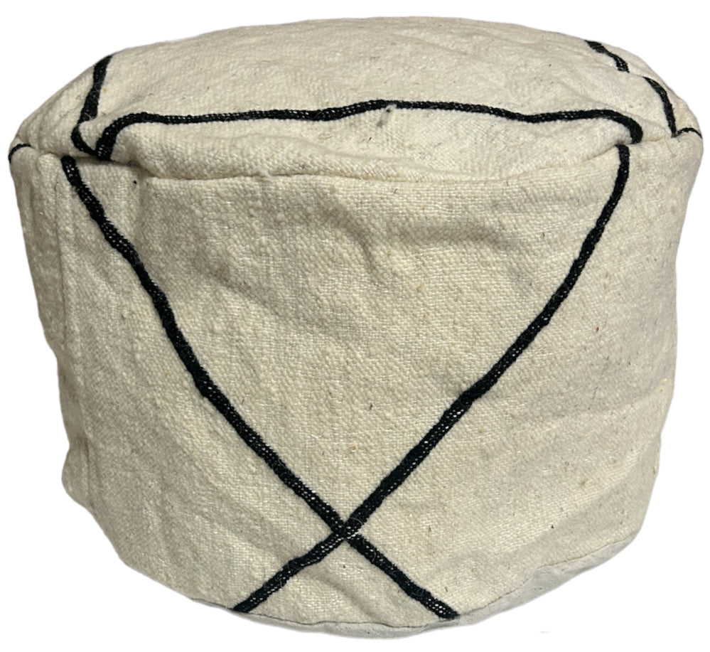 Marokkaanse ronde kelim poef – gebroken wit, zwart lijnmotief, Ø 45 x 30 cm
