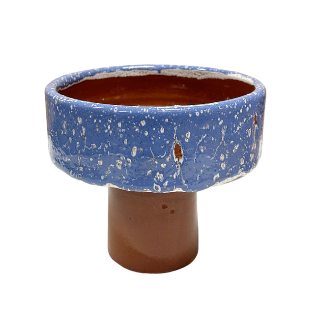 Aardewerk kom op voet