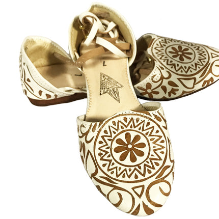 Platte babouche met veters