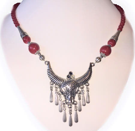Collier tête de taureau