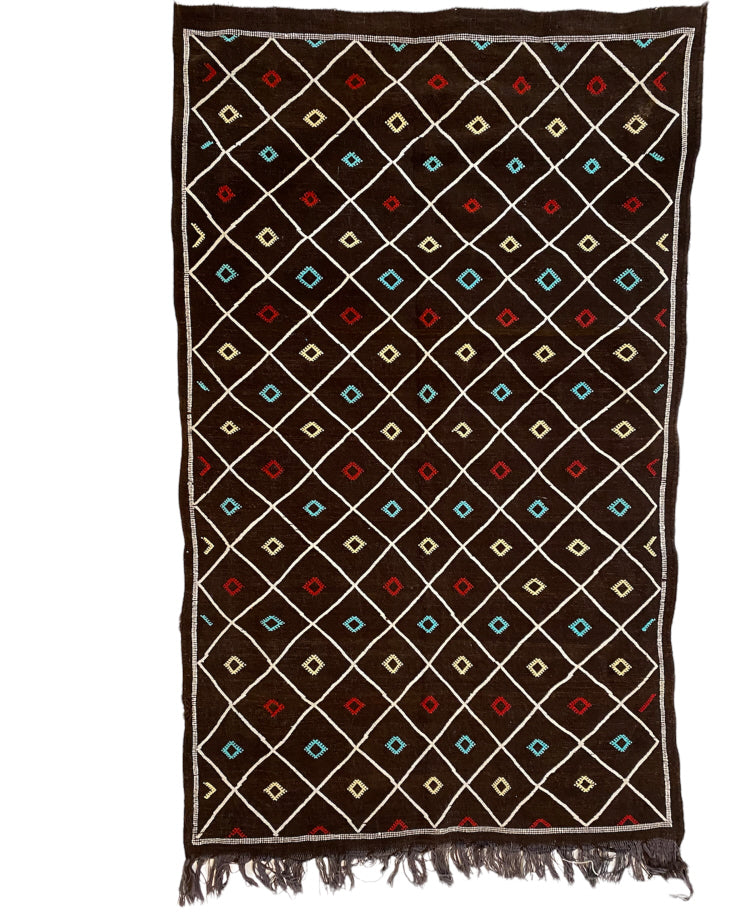 Tapis kilim marocain marron à motifs de losanges 100 x 150 cm