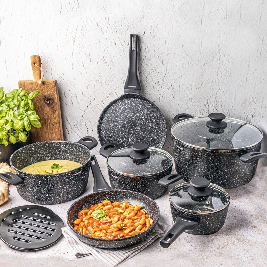 Klausberg 7658 - Set de 12 casseroles - Casseroles - 16-20-24-24-24-28 cm - noir - avec couvercle