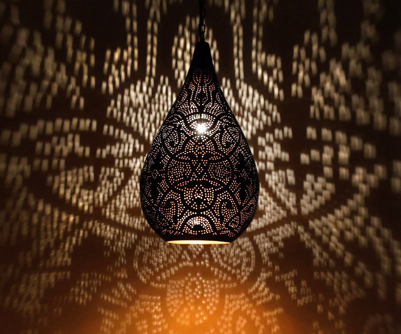 Suspension style filigrane oriental, extérieur blanc mat et intérieur doré