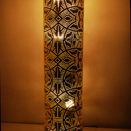Grote oosterse wit filigrain vloerlamp