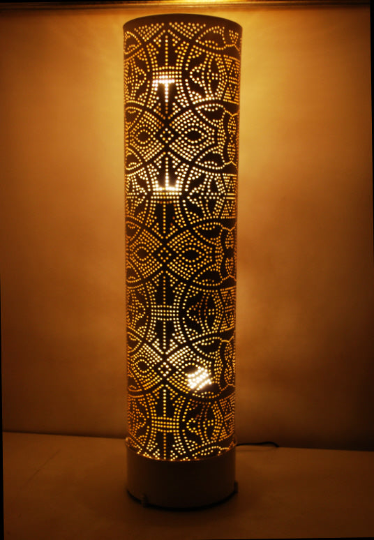 Grote oosterse wit filigrain vloerlamp