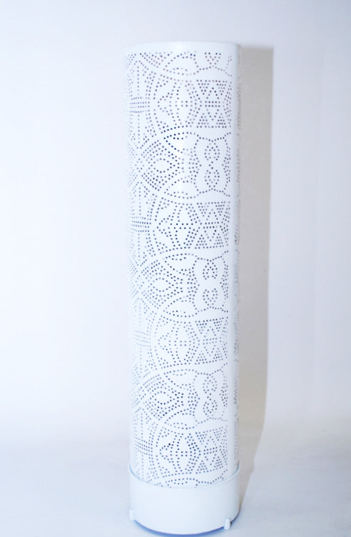 Grote oosterse wit filigrain vloerlamp