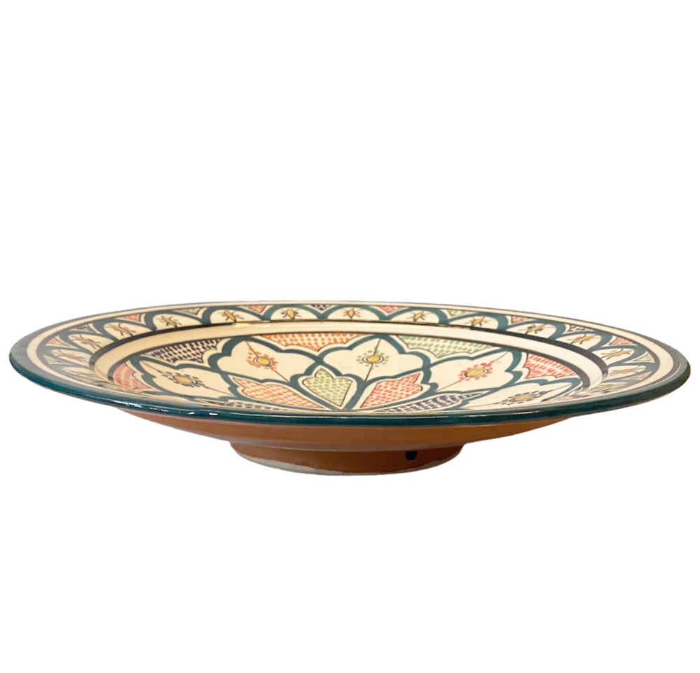 Plat marocain à motifs floraux