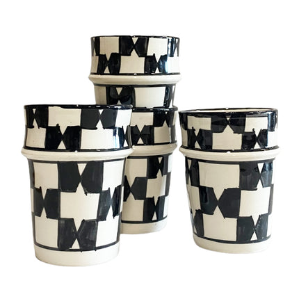 Set van 4 Fes keramiek bekers zwart-wit