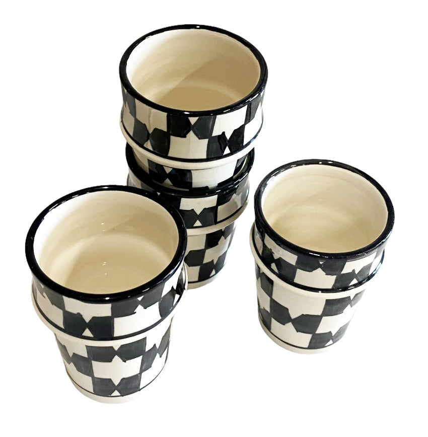 Set of 4 Fes ceramic mugs black and white