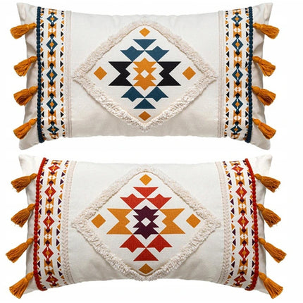 Sierkussen met franjes in de stijl van boho/ethno