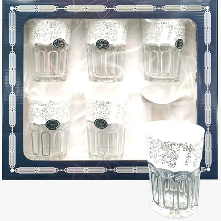 Theeglazen met zilveren patroon